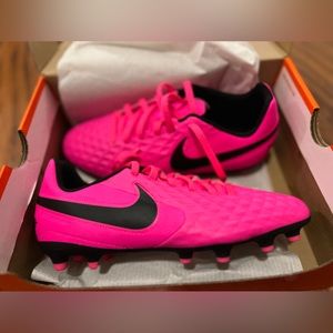 Nike 5y Junior Legend 8 soccer cleats